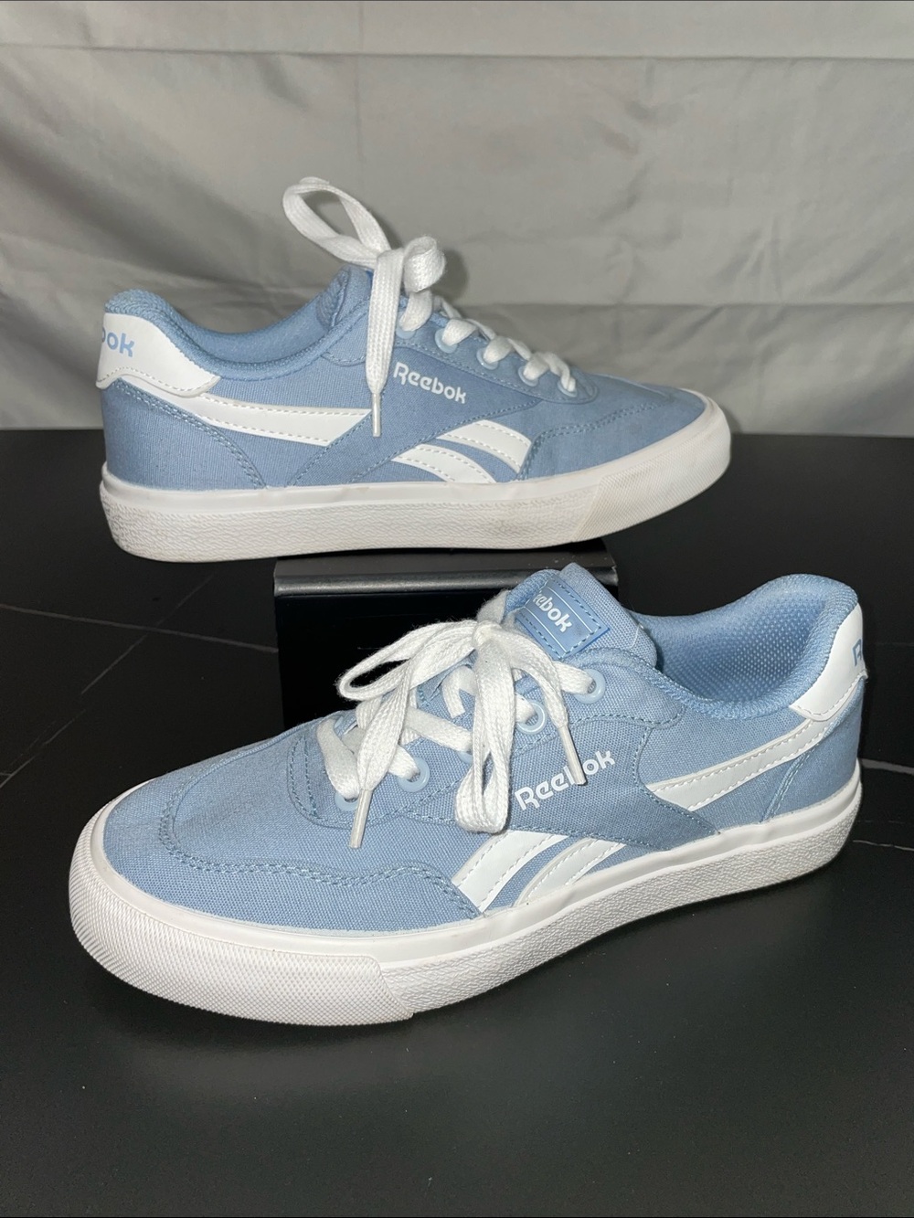 REEBOK WOMENS CANVAS LOW TOP SNEAKERS FTL-09-049